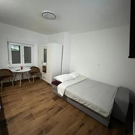 Ivan Apartman *